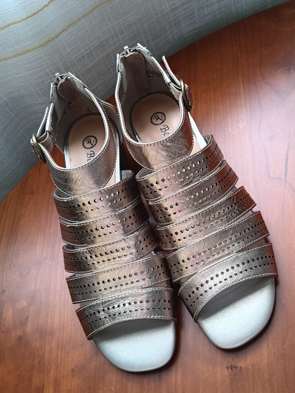 NWOT Metallic Leather Open Toe Side Buckle Shoe Size 9 NARROW